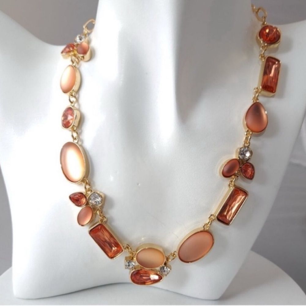 Elegant Gold and amber Women's Necklace